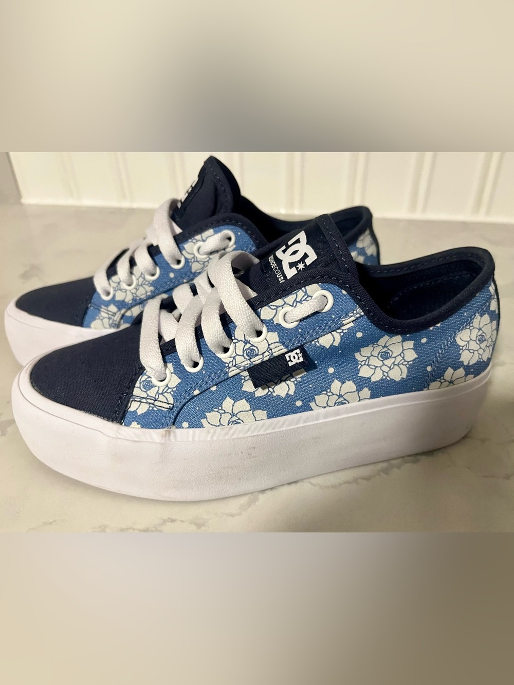 NWOT DC Shoes - Canvas Floral Skate Sneakers - Women’s Size 6.5